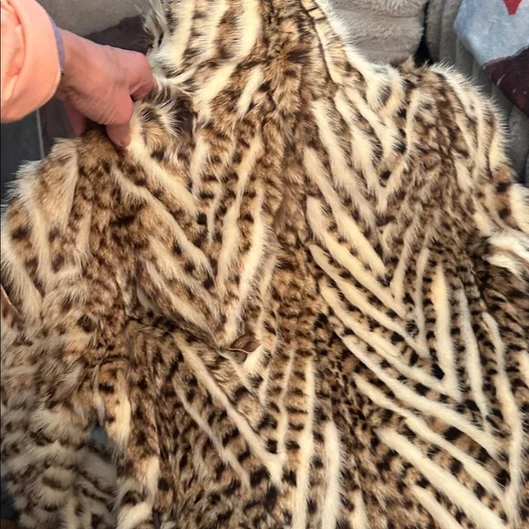 GENUINE LEOPARD FUR VINTAGE FABULOUS LONG COAT ADDITIONAL PHOTOS!! - Picture 10 of 17
